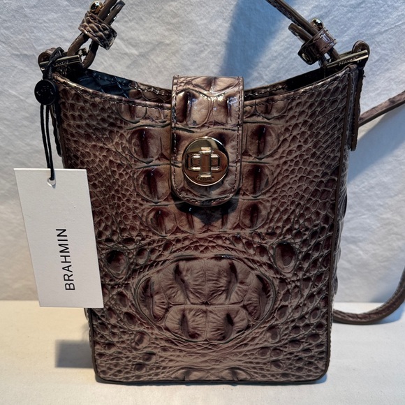 🆕 Brahmin Elegant Brown Crocodile Pattern Shoulder Bag - Picture 2 of 9